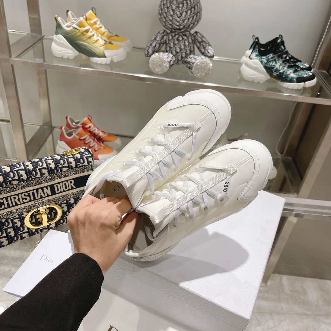👟👟Ex-factory price👟👟Ex-factory price 460👟👟 Dior sports dad shoes, your ideal high-end quality customization, a new product created by Crusie “J’ADI*R” at the first major show of Paris Fashion Week‼ ️Molded from the original board, all details are welcome to be appraised and compared 🔥 Upper: Original imported customized Lycra surface with soft silk cowhide Inner: soft, comfortable and breathable Foot pads: cowhide injection molded feet, original molded color matching Logo webbing Original molded 3D film combination Original molded anti-slip combination outsole! Original packaging consistent! Number of yards: 35-41 yards (custom-made sizes 41 are non-refundable)